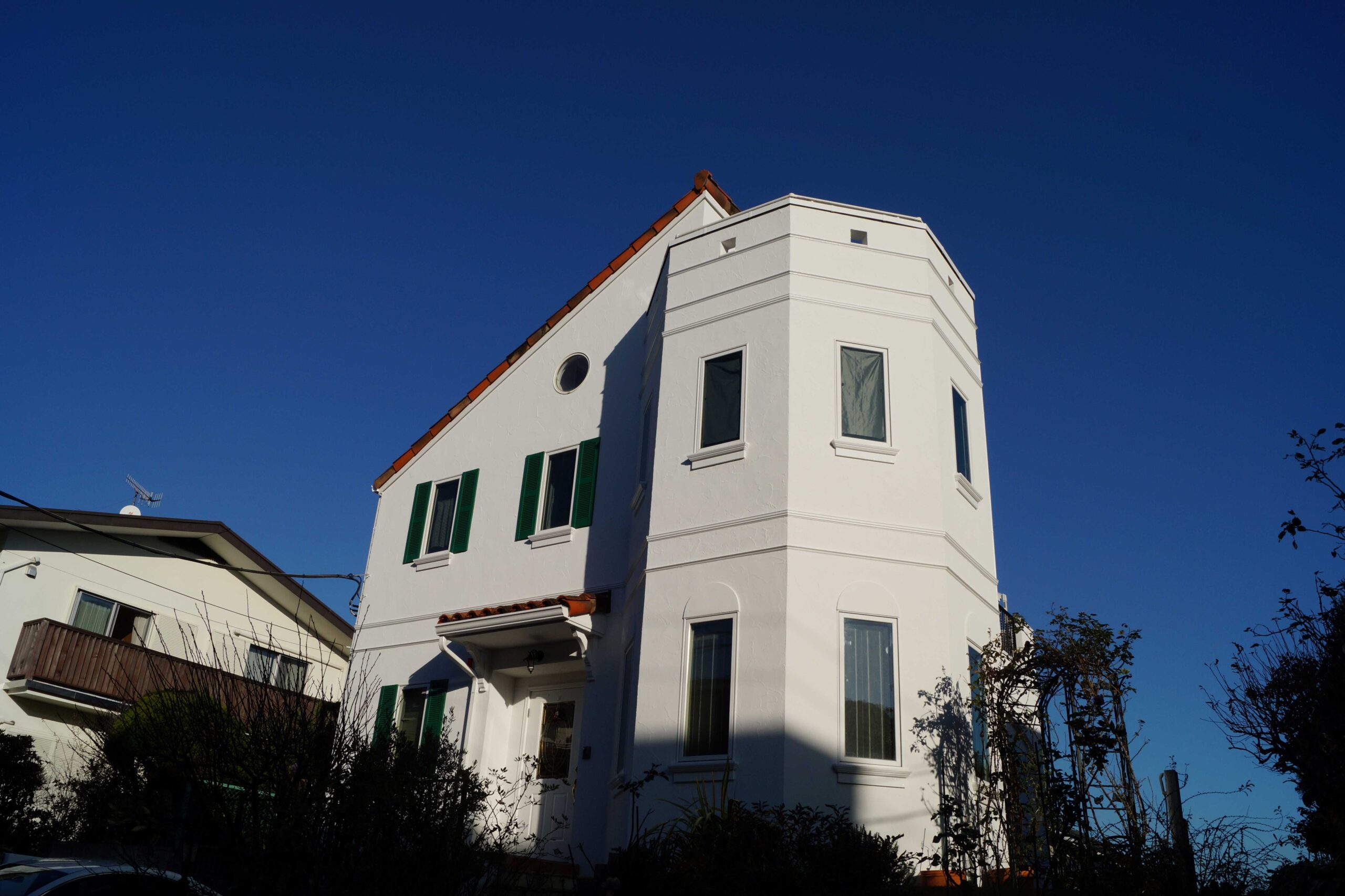 事例4　白を基調とした南欧風デザイナーズハウスを美しくリメイク！